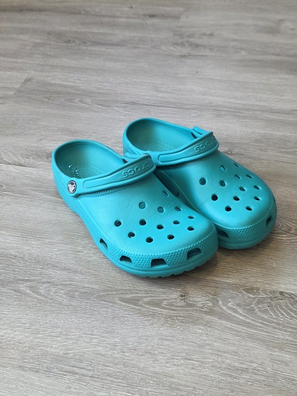 CROCS Classic Clog in Teal Womens Size 9